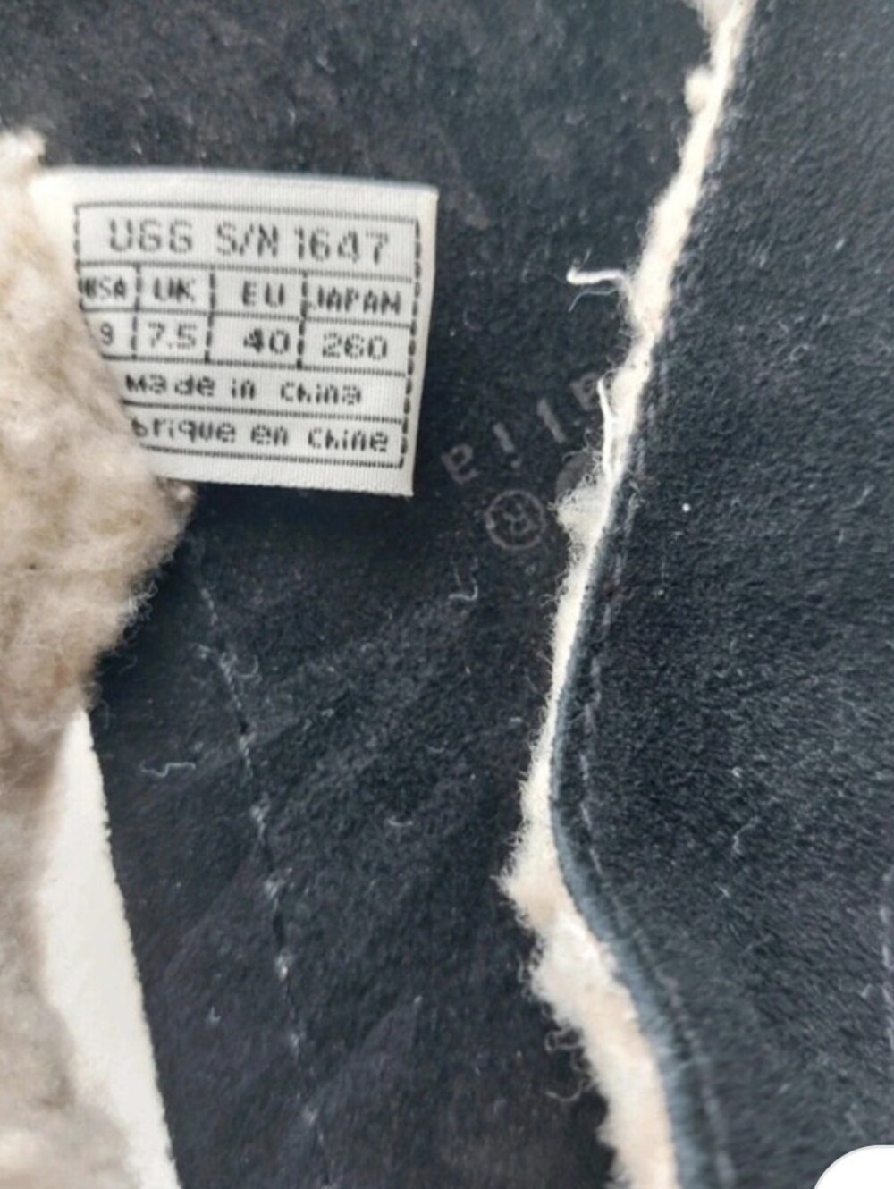 UGG Ladies Black Suede Shearling Thong Sandals - Picture 4 of 7